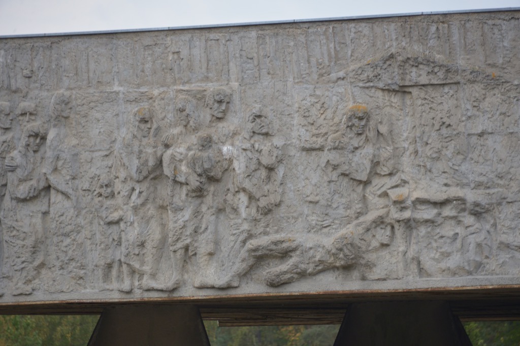 Elewacja wschodnia Pomnika, stan przed konserwacją, 2016, fot. Paweł Sawicki, Archiwum Muzeum.