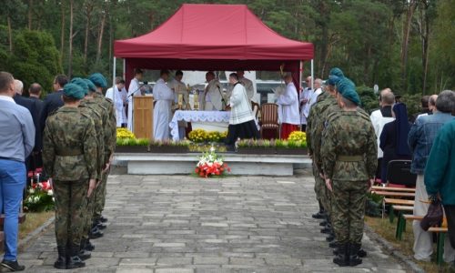 Msza święta w lesie rzuchowskim