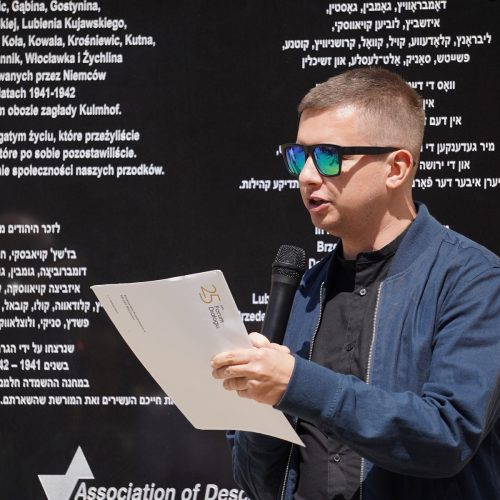 Uroczyste odsłonięcie tablicy na Ścianie Pamięci 12