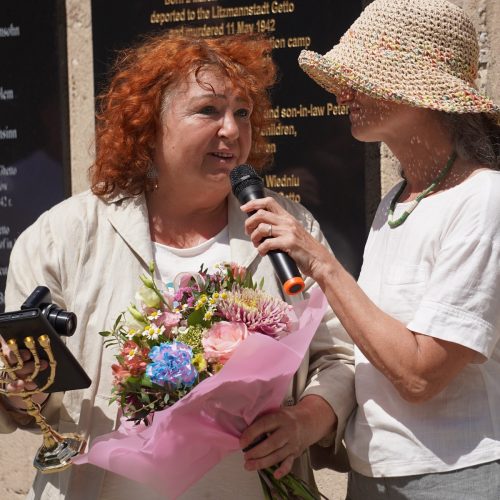Uroczyste odsłonięcie tablicy na Ścianie Pamięci 13
