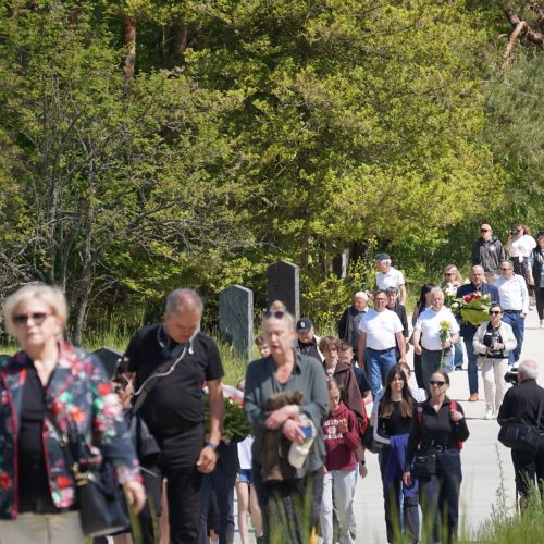 Uroczyste odsłonięcie tablicy na Ścianie Pamięci 6